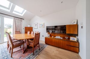 Kitchen Diner angle 5- click for photo gallery
